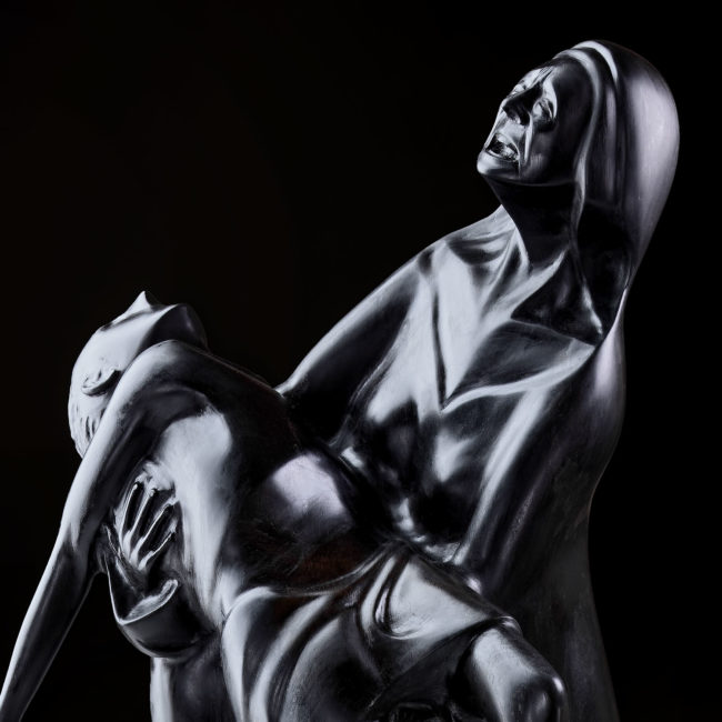 Despair · 2019 · “Bog Oak” · H 56 cm · © Photo: Bernd Perlbach
